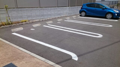 【駐車場】 | ブルムンタウン | 車をお持ちの方に嬉しい駐車場付きの物件です