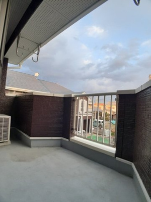 【バルコニー】 | ｊｏｌｉ　ｃｏｕｒ　Ａ | 広々としたバルコニーです