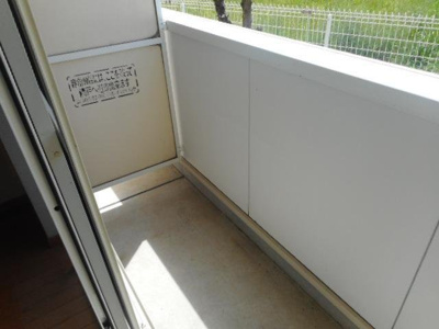 【バルコニー】 | ベレッツァ・カーサ | 外からの目が気にならないバルコニーで洗濯物が干せます