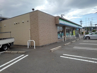 【周辺】 | イリーデ西浜 | ファミリーマート関戸店様まで950m