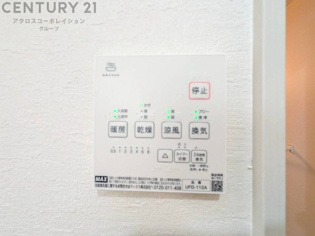 暖房機能があるため、冬場でも温かい浴室で入浴でき、乾燥機能があるため、水気を素早く取り除けます。また、換気機能があるため、湿気を素早く排出してカビや雑菌の発生を防ぐことができます。