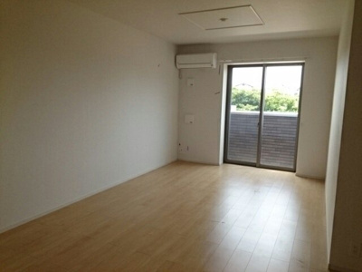 【居間・リビング】 | ガーデニア・Ｃ | こちらのリビングで趣味の時間をお楽しみください