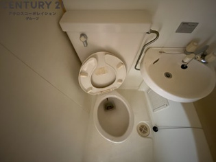 浴室内にトイレがあります☆
