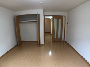 エレガンテアルバの洋室