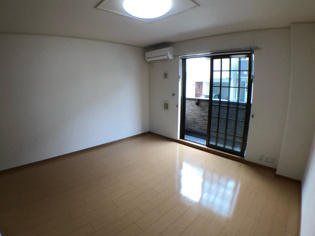 エレガンテアルバの洋室