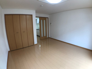 エレガンテアルバの洋室