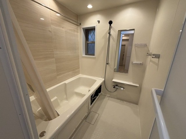 サニーレジデンス鷺洲Ａの浴室|落ち着いた空間のお風呂です