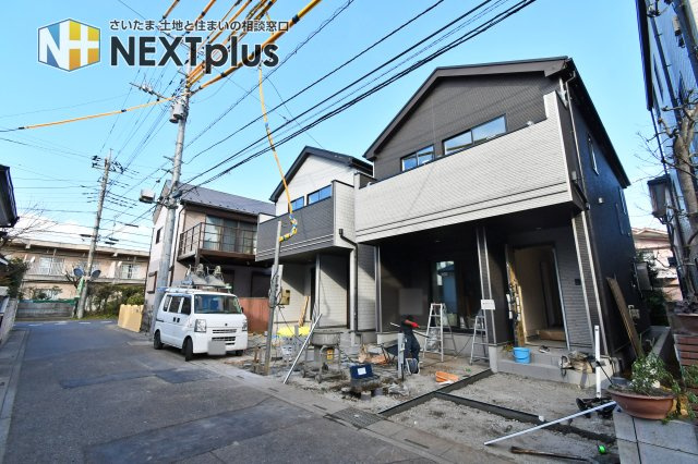 第8上尾二ツ宮全2棟　A号棟の前面道路含む現地写真