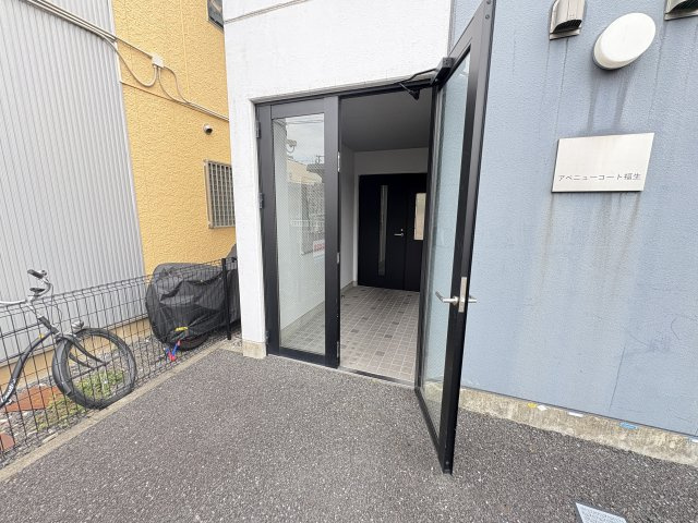 アヴェニューコート福生のエントランス