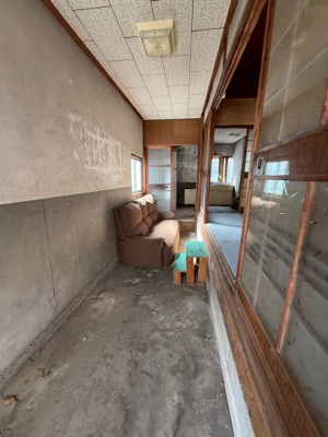 【玄関】 | 高梁市横町中古戸建 | 段差のあるレトロな間取りです