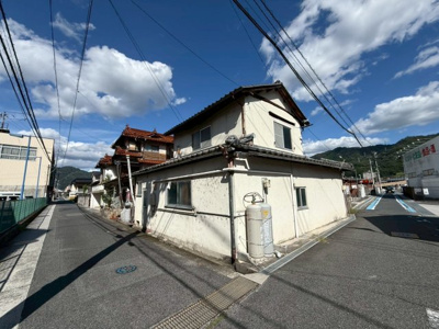 【外観】 | 高梁市横町中古戸建 | 嬉しい角地です。