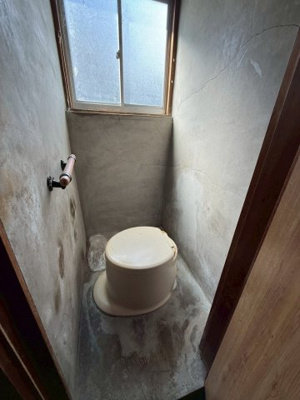 【トイレ】 | 高梁市横町中古戸建 | 現状汲取りです