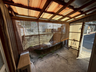 【庭】 | 高梁市横町中古戸建 | 塀に囲まれているのでプライベートが守られます