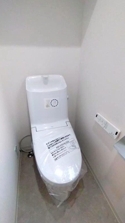 横浜市保土ケ谷区常盤台　中古戸建【仲介手数料無料】のトイレ