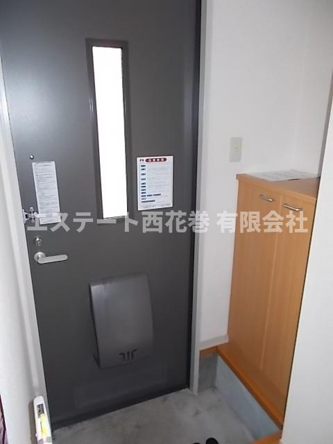 パレス・アザレア Dの玄関