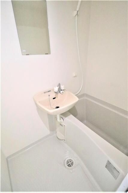 成増プラザ　エー１０５号室の浴室