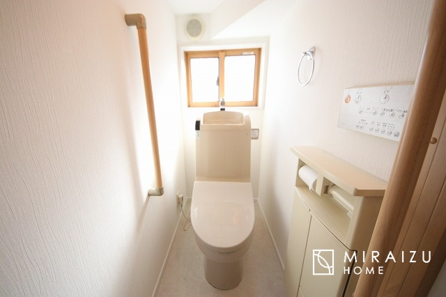 【トイレ】 | おしり洗浄、ビデ洗浄、暖房便座の機能を標準装備。トイレットペーパーの無駄遣いを防ぎ、肌を傷つける心配がありません♪