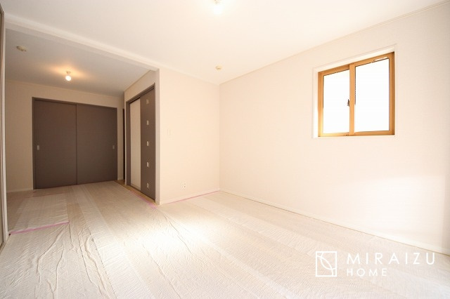 【寝室】 | 建物完成につき、実際のお部屋をごゆっくりご見学いただけます。お休みの日にご家族で見学はいかがでしょう。