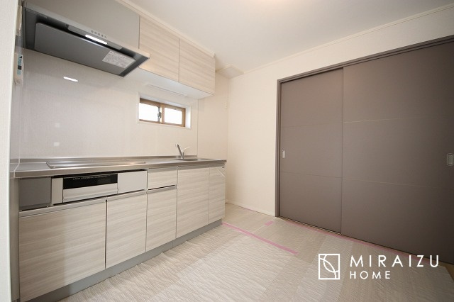 【居間・リビング】 | 暮らしやすさを考えたプランで快適な現地ロケーションを実現。安らぎに満たされる、ゆとりのある日々を過ごせます♪