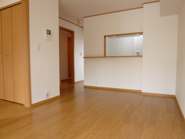 岡山市南区彦崎のアパートの居間・リビング