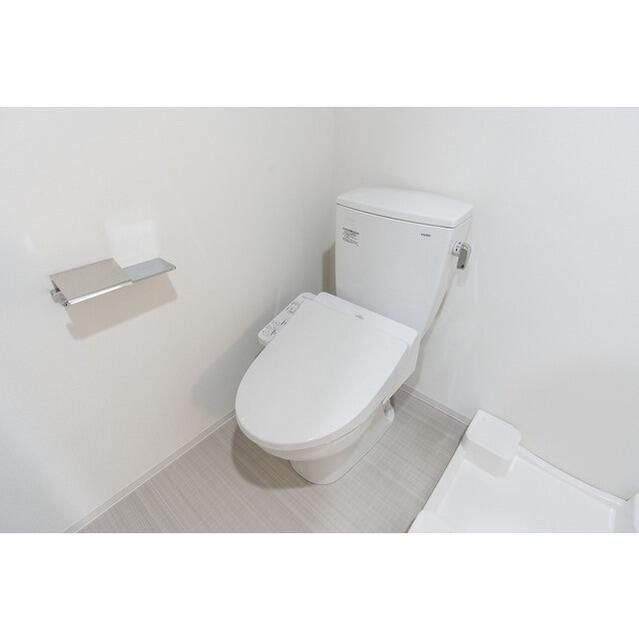 コンフォリア・リヴ下落合のトイレ