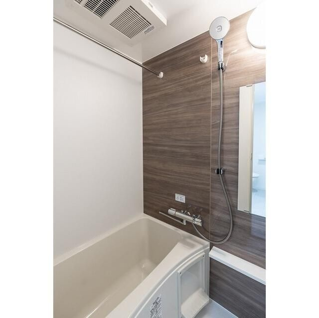 コンフォリア・リヴ下落合の浴室