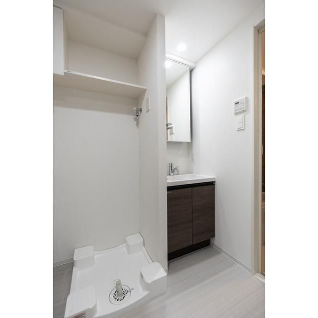 コンフォリア・リヴ下落合の洗面所