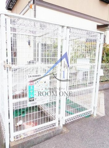 デザインコート久我山のその他共用部分|敷地内ゴミ置き場です。