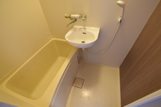 落ち着いた空間のバスルーム♪