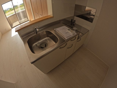 【キッチン】 | La chic TERACE | 対面キッチンなので洋室の様子を見ながらお料理可能です