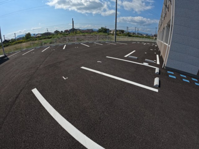 【駐車場】 | La chic TERACE | 広々とした駐車場があります