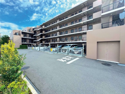 【駐車場】 | 2020年2月築！駅までフラットアプローチ9分！ディアスタ横浜瀬谷 | 機械式駐車場。スペースが広いので駐車もしやすいです。