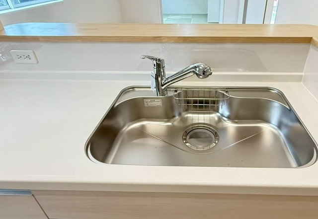 沼津市中沢田第３　新築戸建　全６棟　３号棟　のキッチン|浄水器一体型キッチン水栓