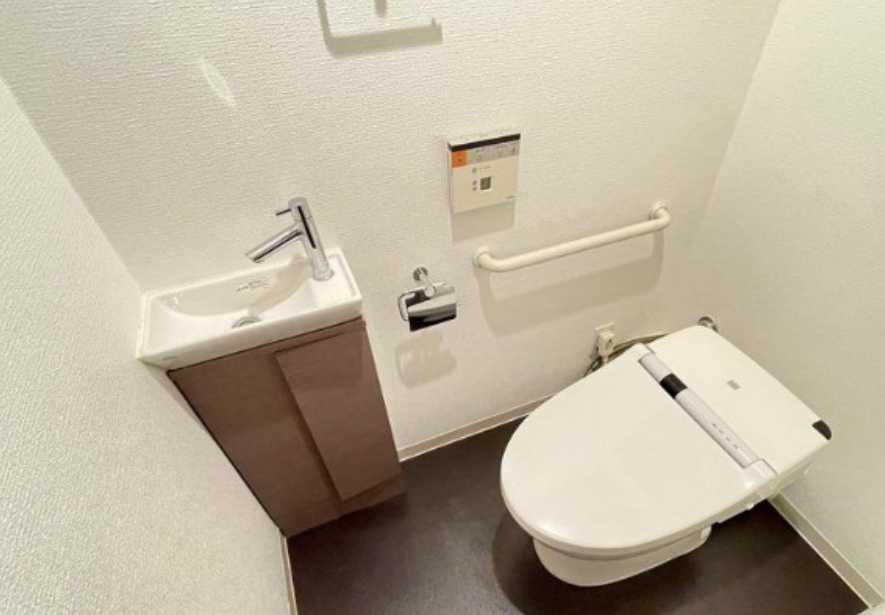 Brilliaist三軒茶屋ブラッサムテラス　コンシェルジュサービス　三軒茶屋エリア　大型物件のトイレ