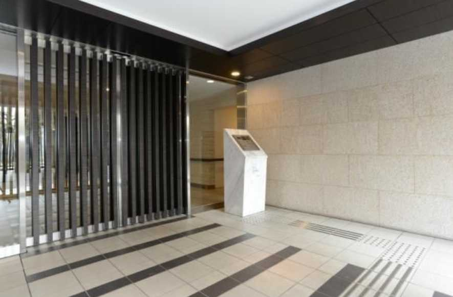 Brilliaist三軒茶屋ブラッサムテラス　コンシェルジュサービス　三軒茶屋エリア　大型物件のエントランス