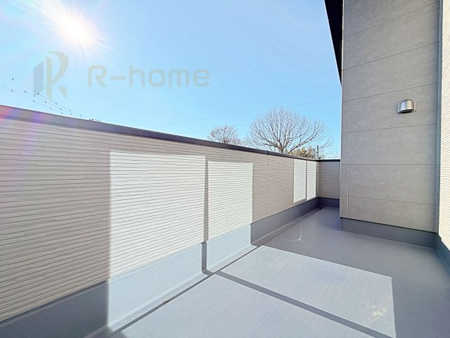 水戸市河和田12期　新築戸建て　1号棟のバルコニー|お布団やラグなどの大きな物も干しやすい広々としたバルコニー！