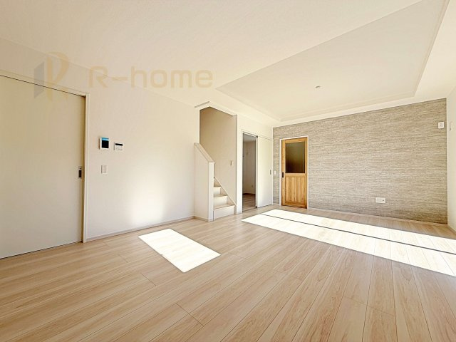 水戸市河和田12期　新築戸建て　1号棟の居間・リビング|広々としたLDK♪自然と家族が集まるリビング階段プラン♪