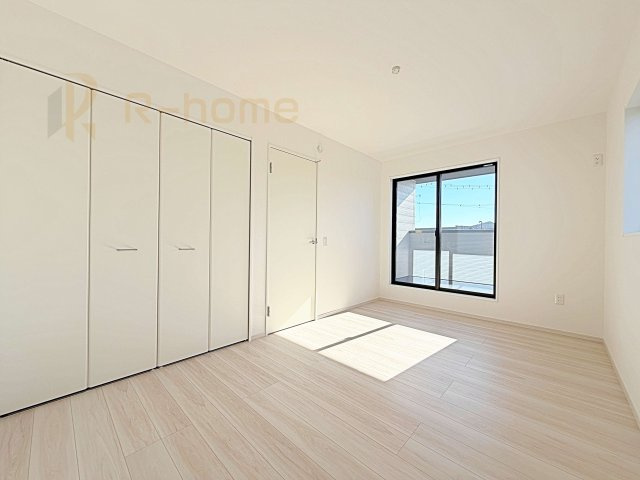 水戸市河和田12期　新築戸建て　1号棟の洋室|どんな部屋家具も合わせやすいシンプルな洋室！
たっぷりの日差しと心地よい風が舞い込む住まい♪