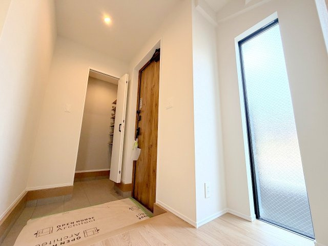 福生市武蔵野台2丁目　中古戸建の玄関