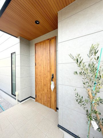 福生市武蔵野台2丁目　中古戸建の玄関