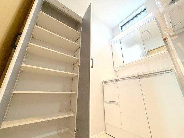 福生市武蔵野台2丁目　中古戸建の収納