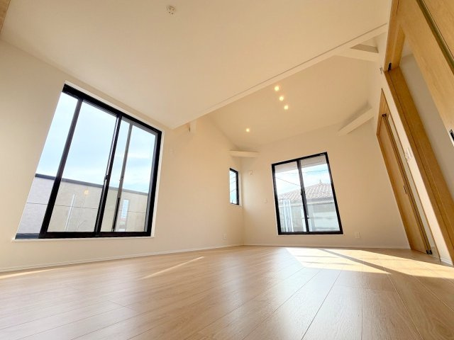 福生市武蔵野台2丁目　中古戸建の居間・リビング