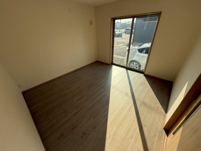 【洋室】 | 若松町4丁目貸家