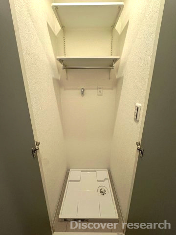 石神井公園ヒミコマンションのランドリースペース|【ランドリースペース】
ホール部分に位置し洗濯機までの導線がスムーズです。