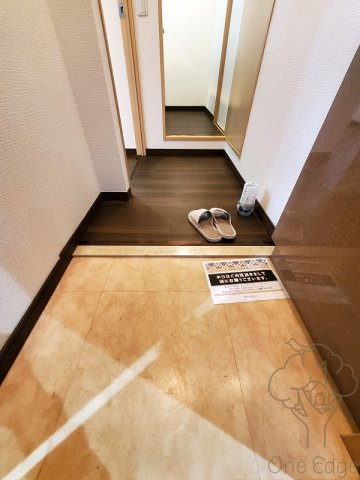 コンフォール南森町の玄関