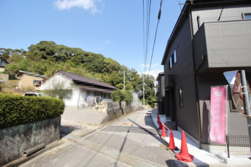 朝倉己　新築戸建　【モデルハウス】の前面道路含む現地写真