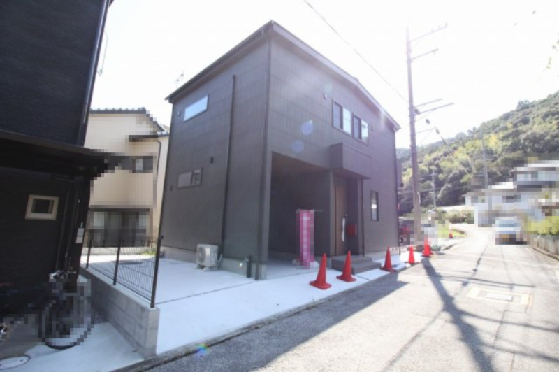 朝倉己　新築戸建　【モデルハウス】の前面道路含む現地写真