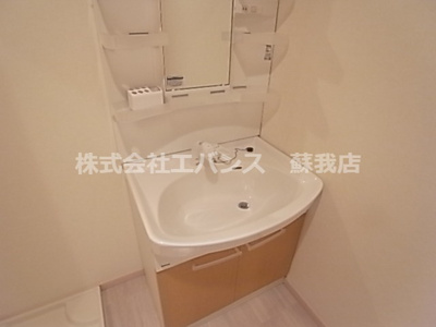 【独立洗面台】 | アンプレッセ | 独立洗面台、小物を置くことができて便利です