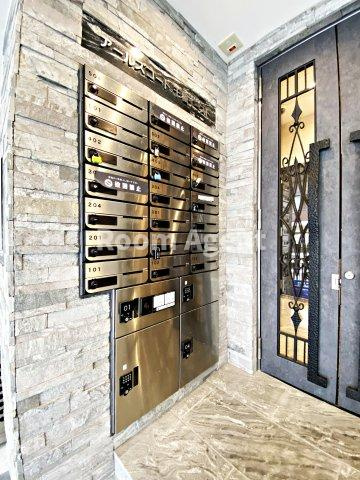 アールズコート千種イーストのエントランス