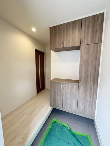 吉川市道庭1丁目　新築戸建　全1棟の玄関|同施工会社の参考写真になります。